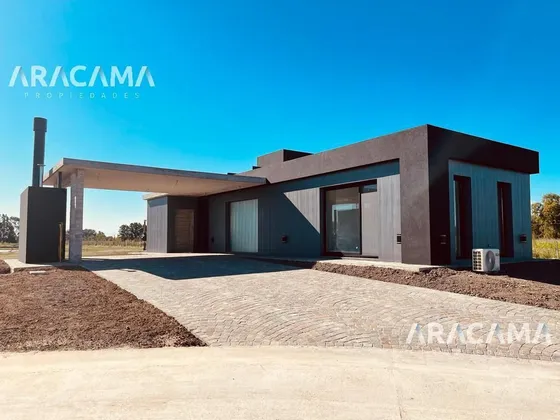 Casa En Venta En Lares De Canning - Canning