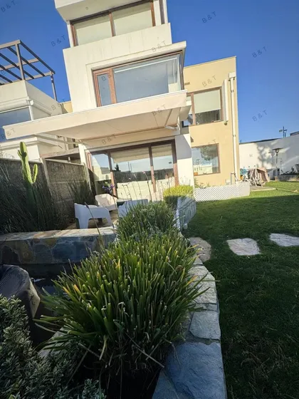 Tejada En Condominio 5dormt+4baños+estar+3estac