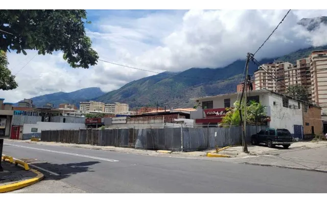 Se Vende Terreno En Los Dos Caminos 3.972,25m2 Al Lado Farmatodo