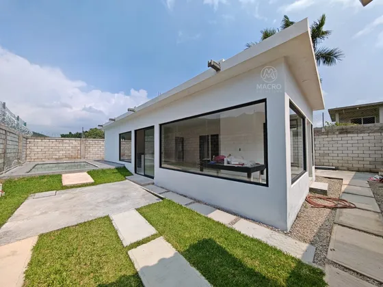 Casa En Venta En Tlayacapan De Un Nivel Con Alberca.