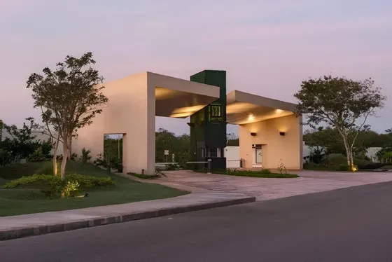 Terreno (56) En Venta En Jardines De Rejoyada En Komchen