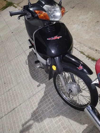 Potencia 7 Hp A 8000rpm ; Embrague Automático. Caja 4 Veloci