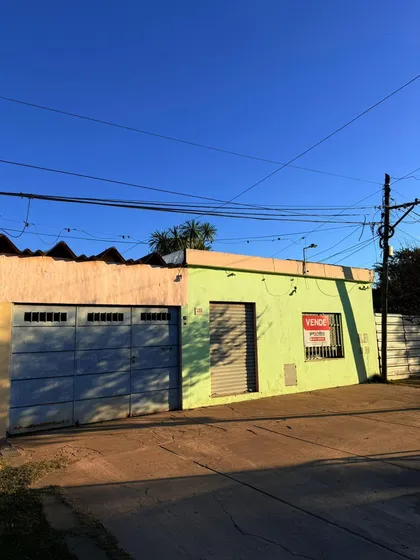 Venta Casa 2 Dormitorios Capitán Bermúdez Con Cochera