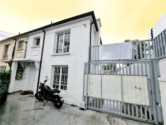 Casa En Venta De 7 Dorm. Gran Ubicación En Corazón De Ñuñoa