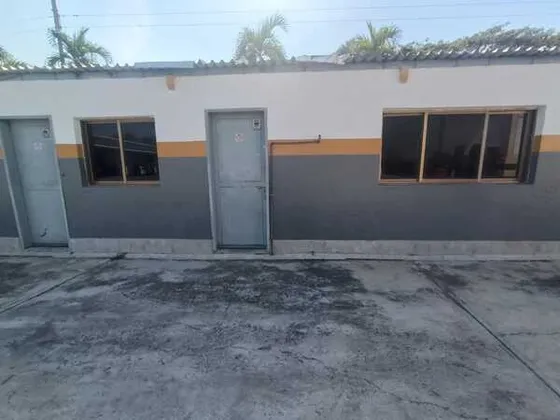 Oficina En Urb. Industrial Castillito, San Diego (yb)