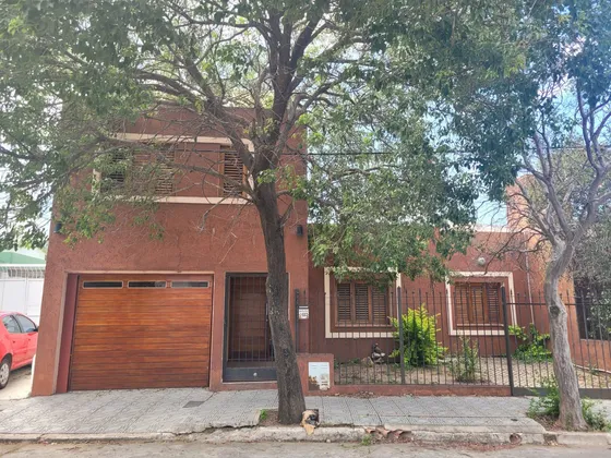 Casa En Venta 4 Dorm. 4 Baños, Quincho Y Asador En Barrio Escobar (alquilada)