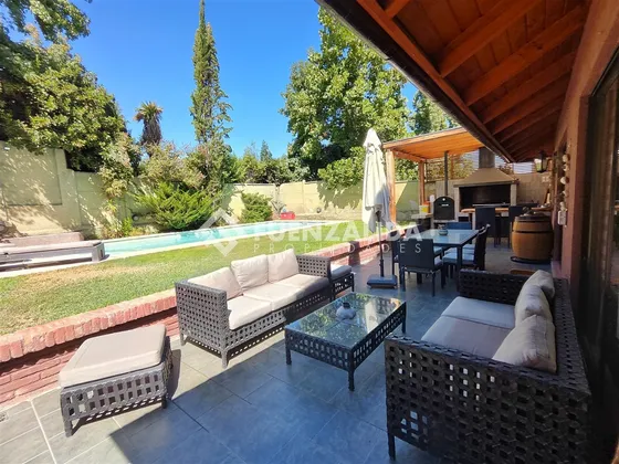 Casa En Venta De 4 Dorm Cam. El Huinganal En Lo Barnechea