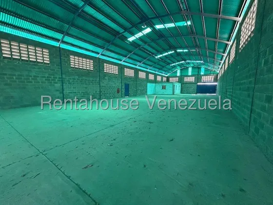 Norgelin Diaz Alquila Galpon En Avenida Florencio Jimenez De Barquismeto Estado Lara Cod.25-7799