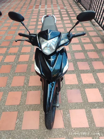 Vendo Moto Victory Advance 2019