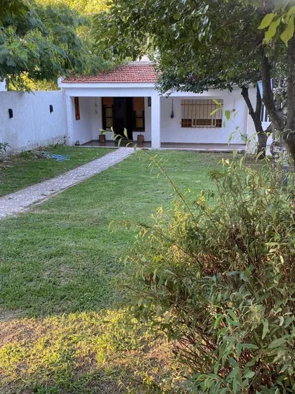 Casa En Venta - 2 Dormitorios 1 Baño - Alpa Corral