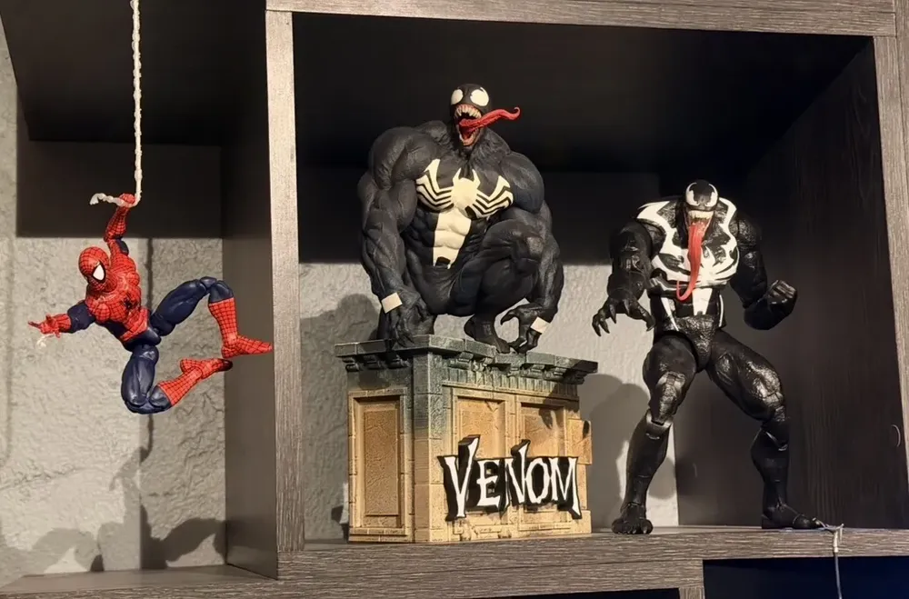 McFarlane Marvel Venom #5 1:6 Posed Figure With Scene & Comic In Stock USA