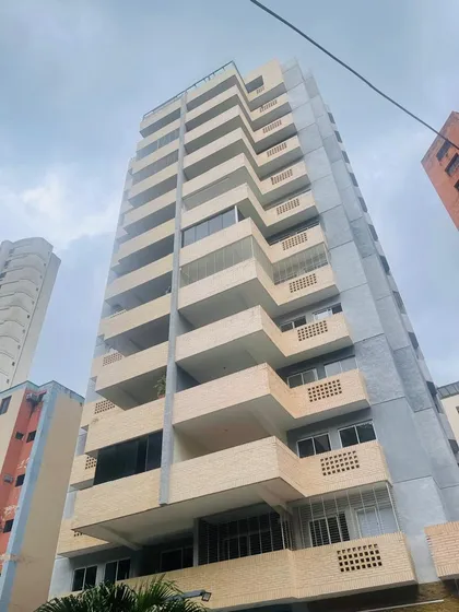 Apartamento En Venta Urb. Las  Chimeneas (mer)