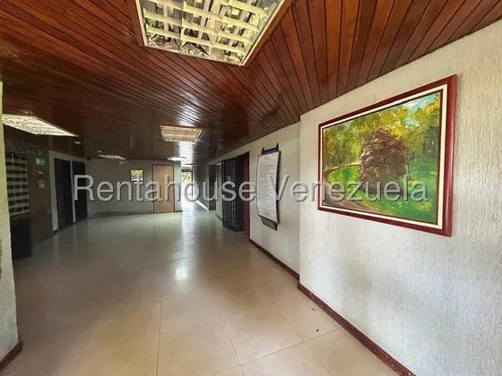 Venta Hermoso, Amplio Y Moderno Apartamento En El Este En Urb Las Trinitarias  Barquisimeto # Profesional Inmobiliario Mehilyn Perez #