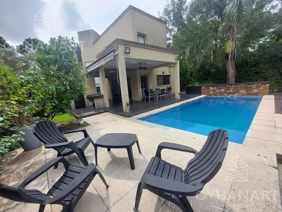 Casa Moderna Con Estilo Y Comodidades De Primera