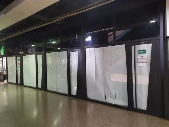 Quedan Solo 2 Locales  En El Sótano Del C.c Parque Aragua