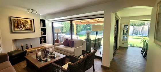 Casa En Arriendo De 5 Dorm.con O Sin Amoblar En Lo Barnechea