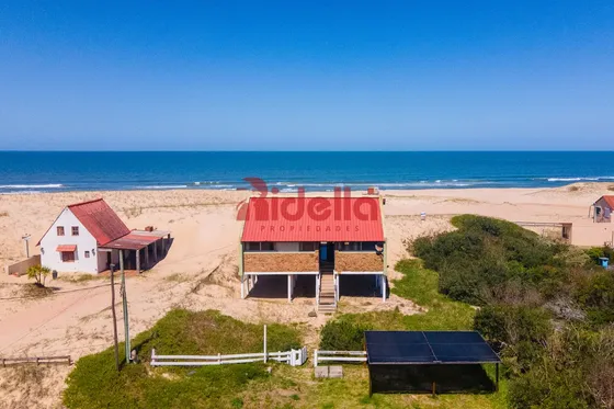 Venta De Casa En Primera Linea Al Mar, Punta Del Diablo