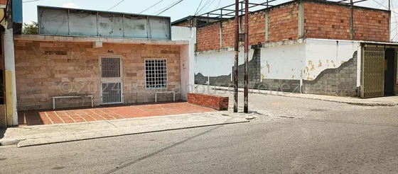 Local Oficinas En Venta Barquisimeto Centro Codigo 2 5 3  2  6  5 Excelente Casa-comercio En El Centro  Muy Fácil Acceso Cuenta Con Oficinas Cocina Habitaciones Y Un Gran Depósito En La Posterior