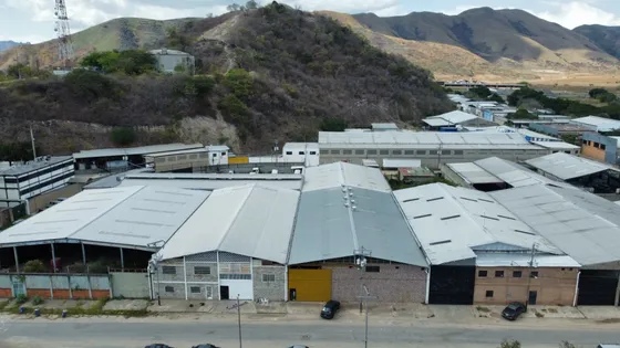 En Venta Impecable Galpón Con Oficinas En Guacara, Loma Linda, 450.000$ Mml Solo Clientes