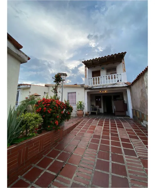 Venta De Casa Dos Niveles En Urb Parque Valencia D10-26