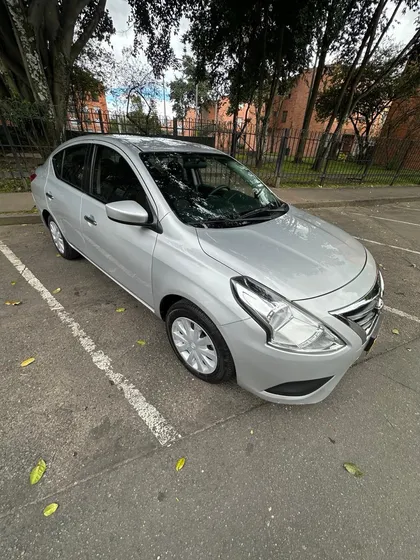 Nissan Versa 1.6 Sense