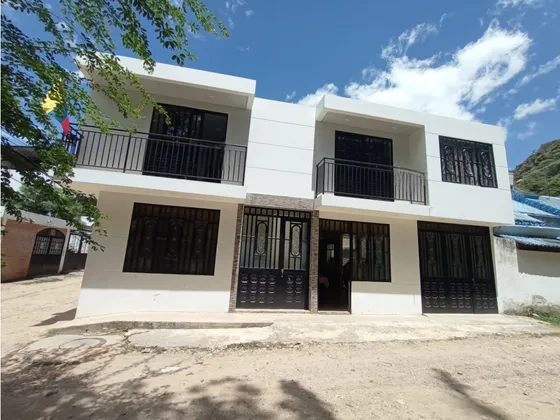 Casa Esquinera En Venta, Melgar, Negociable