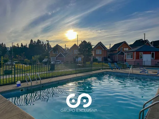 Casa En Condominio Con Piscina, Quincho Y Conectividad