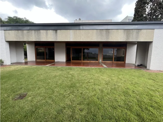 Vendo Casa C:650m2 T:940m2. 8h/10b/6p El Peñón, (charallavito)
