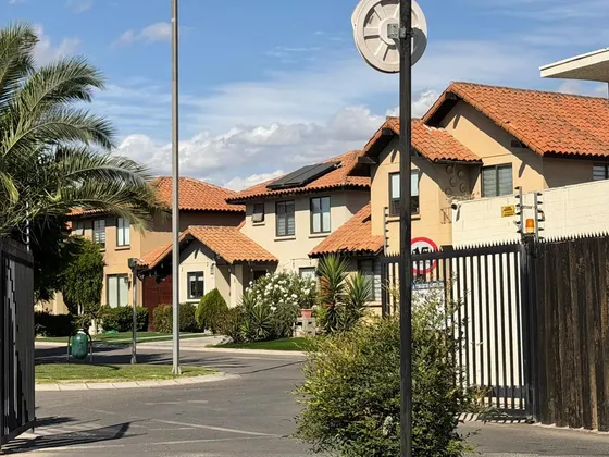 Casa Adjudicada 4d 3b Condominio Costanera Laguna Del Sol
