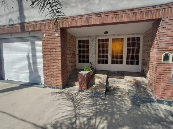 Venta Local Comercial 4 Dormitorios Mataderos Con Cochera