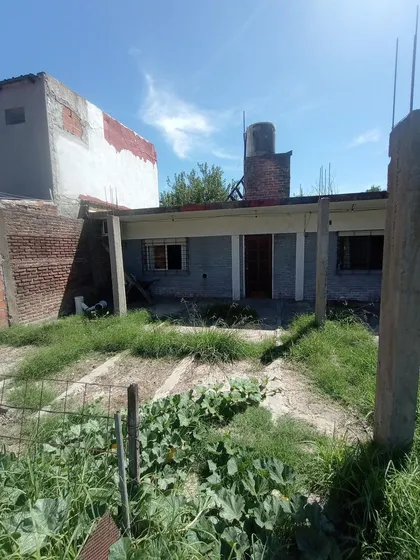 Venta Casa Terreno 2 Ambientes En Castelar