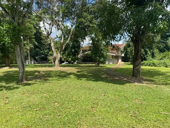 Valle Arriba !! En Venta Espectacular Terreno Plano De 2.100 M2, Con Proyecto Para Construcción De Casa Aprobado Por Alcaldía De Baruta. Cerca De Va Golf Club Y Embajadas.  Magnífica Ubicación !!