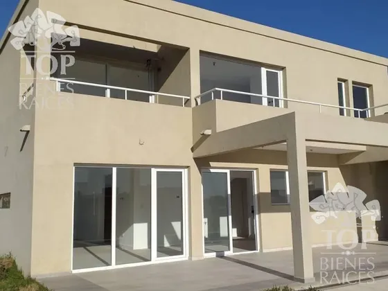 Casa  En Venta Ubicado En Puertos, Escobar, G.b.a. Zona Norte