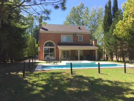 Casa En Venta - 3 Dormitorios 2 Baños - 270mts2 - Saint Thomas