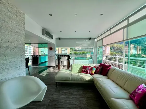 Apartamento En Venta En Solar Del Hatillo Con Ascensor Privado, Planta Eléctrica, Sin Problemas De Agua Y Hermosa Vista Al Ávila #24-24975