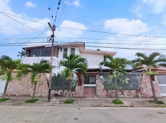 Casa En Ventas En Barquisimeto Zona Del Este Colinas De Santa Rosas Codigo 2 5 2 1 1 7 Mildred En Venta Bella Y Exclusiva Casa Quinta De Dos Niveles En Conjunto Privado Con Vigilancia 24/7, Con Un T
