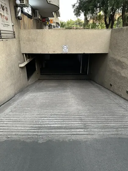Estacionamiento A Una Cuadra De Metro Los Dominicos