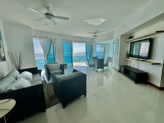 Apartamento De 2 Habitaciones Moderno Frente Al Mar, Malecon