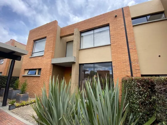 En Arriendo Hermosa Casa En El Conjunto Nogal De Hacienda Fontanar (18788).