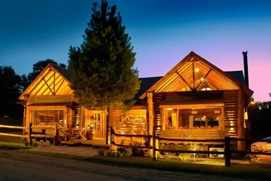 Venta De Excelente Inversión Comercial - Restaurant Y Vivienda En Villa General Belgrano - Inv0043