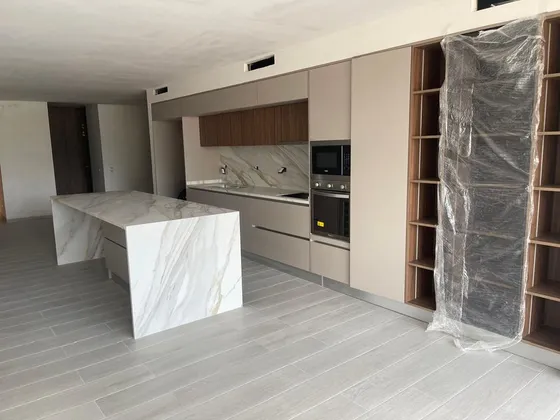 Disponible En Las Mercedes: Apartamento En Venta Único Con Terminaciones Superiores.