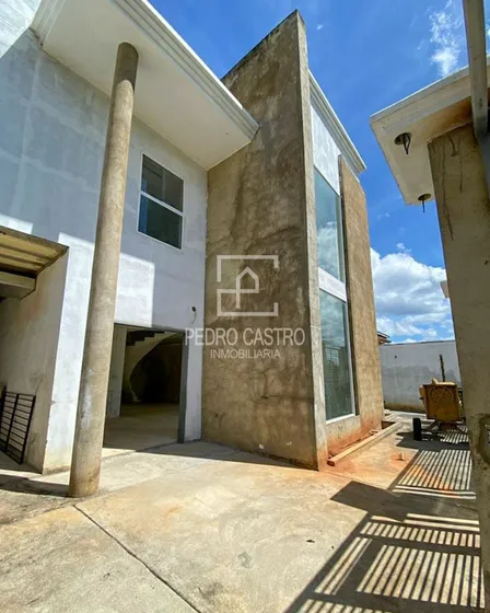 Venta Town House Amplio Obra Limpia Con Piscina Ubicado En Urbanización Los Saltos Puerto Ordaz, Ciudad Guayana, Bolívar, Venezuela