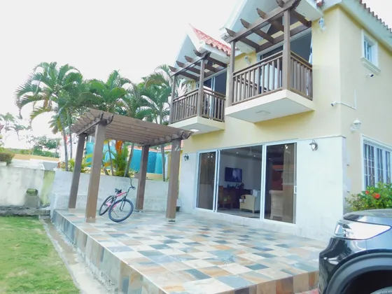 Hermosa Villa De Dos Niveles Y Tres (3) Habitaciones, En Samaná, Ubicada A 130 Mts De Playa, Residencial Bahia De Los Dioses!