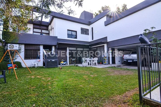 Exclusiva Casa De Estilo En Castelar Norte