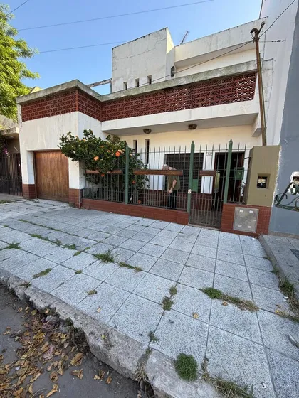 Casa 4 Ambientes Venta En 1 De Mayo  2422 (remedios De Escalada)