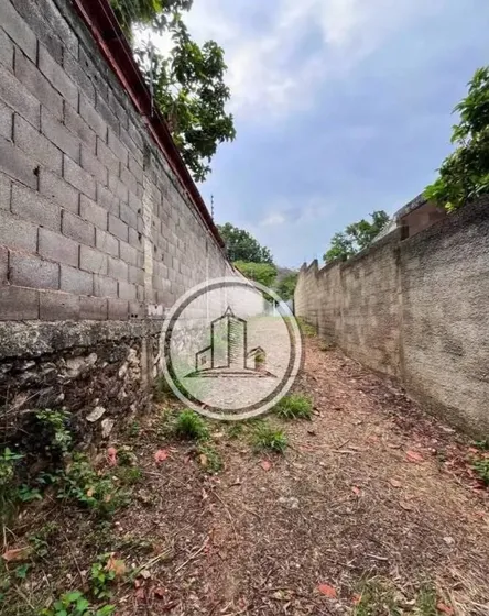 Vende Amplio Terreno, Calle El Pinal Urb. El Pinal, El Limon Cuenta Con 2.100. Mts2incluye Proyecto Para Construir 16 Townhouses El Limon Estado Aragua 022js