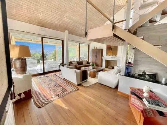 Casa En Arriendo De 5 Dorm. En Lo Barnechea