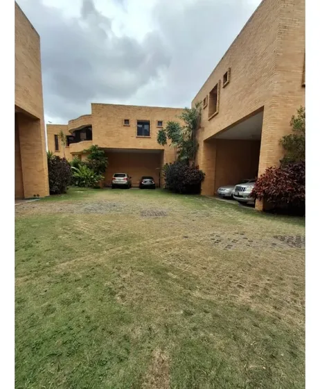 Colinas De Mosser En Sta Gertrudis