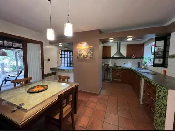 Casa En Venta - 3 Dormitorios 3 Baños -  568mts2 - Merlo