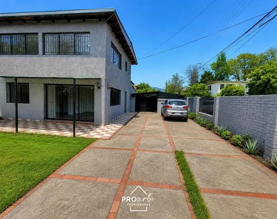 Casa Con Amplio Terreno Las Condes